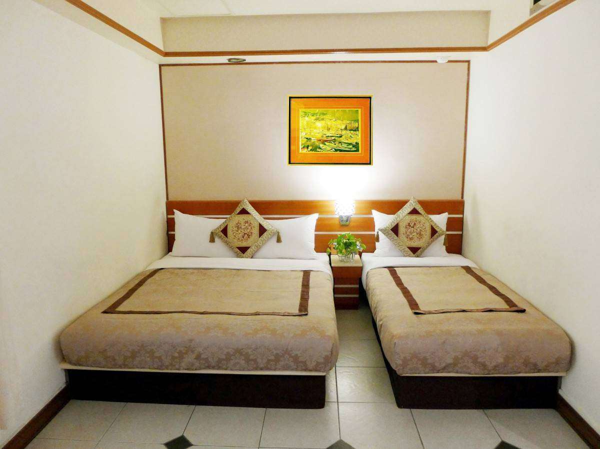 Small family at Keelung Imperial Hotel Standard Double + Single Bed